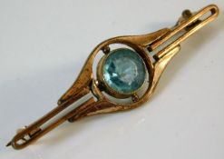 A yellow metal brooch with blue stone 2.7g 1.75in