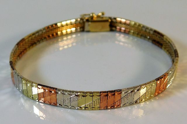 A 9ct gold three colour bracelet 11.6g