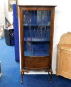 A good c.1900 mahogany silver cabinet with convexe