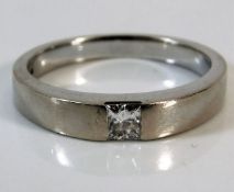 An 18ct gold ring set with diamond 5.8g size Q/R