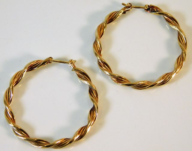 A pair of 9ct gold twist hoop earrings 3g
