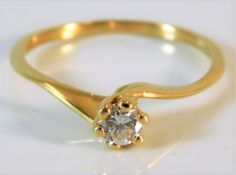 An 18ct Dutch gold ring set with approx. 0.24ct VS