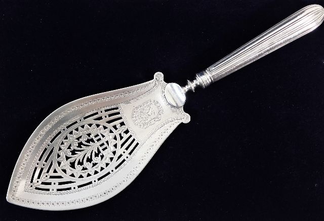 A 1788 George III Hester Bateman silver fish slice