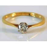 An 18ct gold ring set with approx. 0.5ct diamond 2