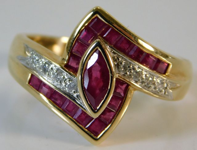 A 9ct gold diamond & ruby ring 4g size R/S