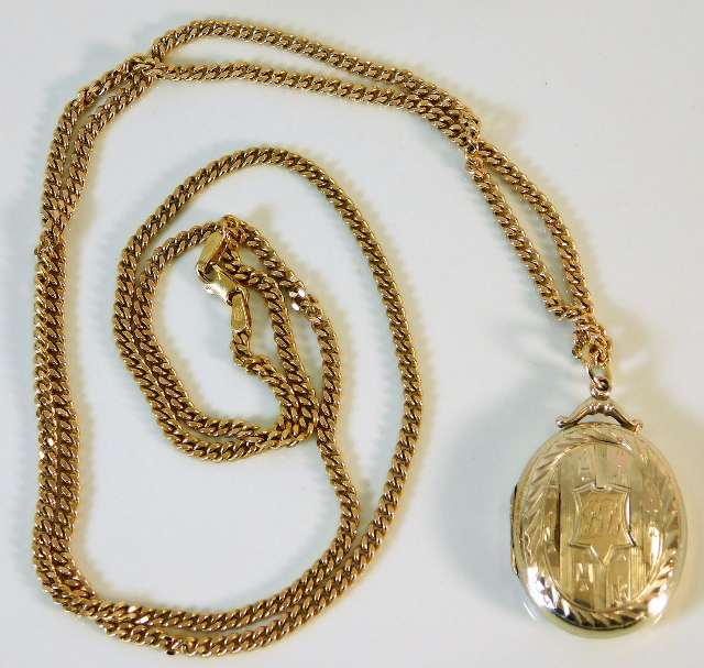 A 9ct gold chain & locket (inscribed BR) 22.8g 30i