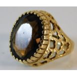 A 9ct gold ring set with large quartz 6.3g size L/