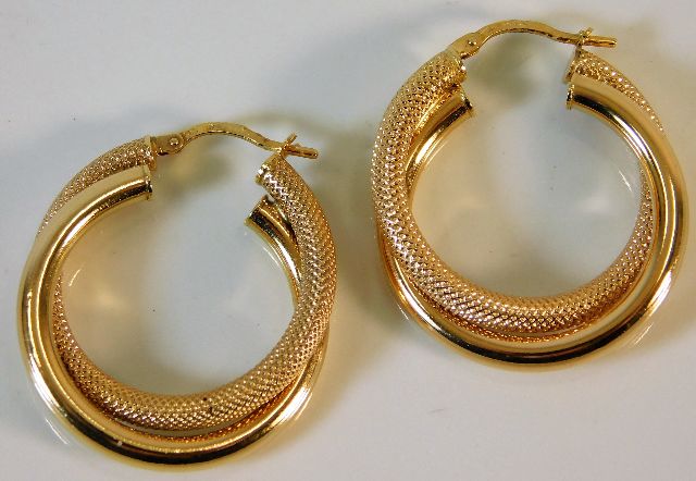 A pair of 9ct gold hoop earrings 3.1g