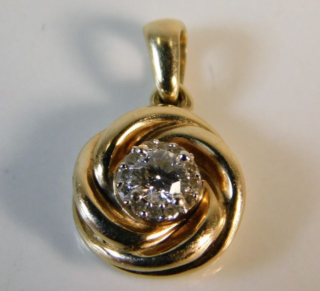 A 9ct gold pendant set with approx. 0.25ct diamond