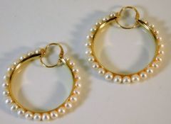 A pair of 9ct gold faux pearl earrings 6.1g