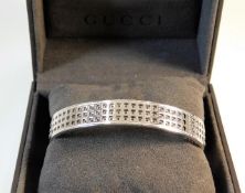 An 18ct white gold Gucci Lariat bracelet with box