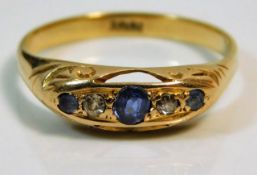 An 18ct gold ring set with diamond & sapphire size