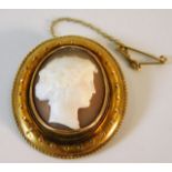 An antique yellow metal cameo brooch 8.6g