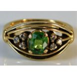 An 18ct gold ring set with tsavorite & diamond 5.6