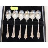 A cased set of small silver teaspoons approx. 42g