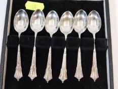 A cased set of small silver teaspoons approx. 42g