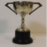 A silver cup with stand approx. 126g, no inscripti