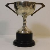 A silver cup with stand approx. 126g, no inscripti