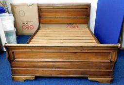 A Willis & Gambier king size sleigh bed