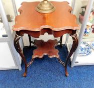 A decorative antique mahogany hall table 19.5in wi