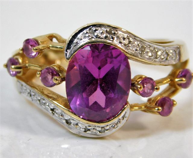 A 9ct gold ring set with diamond & amethyst size P