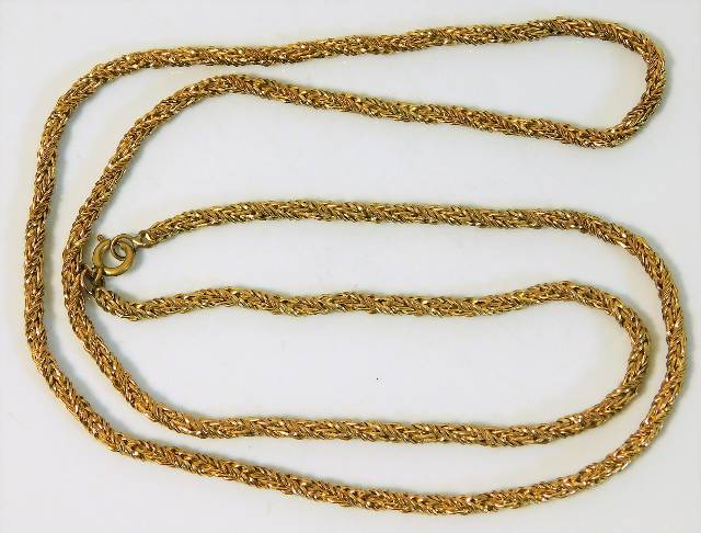 A 9ct gold chain 28in long 23g