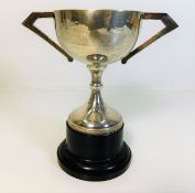 A silver cup with stand approx. 126g metal weight,