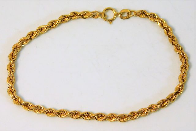 A 9ct gold bracelet 7in long 1.6g