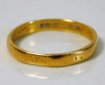 A 22ct gold band a/f 1.9g