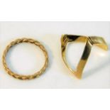 A 9ct gold wishbone ring size N/O twinned with one