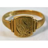 A 9ct gold signet ring, initialed 2.2g size N/O