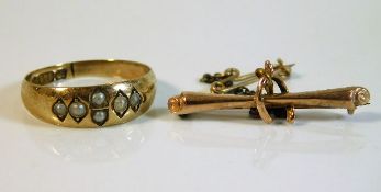 A 9ct gold ring with seed pearl size O twinned wit