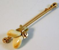 An 18ct three colour gold brooch set with teeth 8.7g