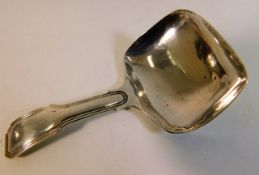A Georgian silver caddy spoon 10.4g