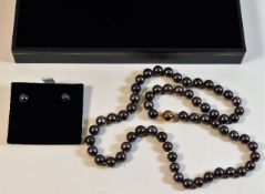 A boxed set of Tahitian pearl necklace 27g 16in lo