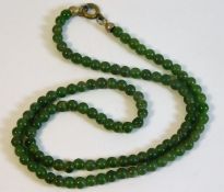 An early 20thC. Jade bead necklace 16in long 11.1g