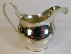 A Georgian silver cream jug 123g