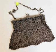 A silver mesh purse 132g