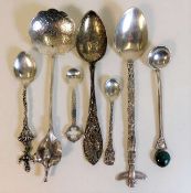 A quantity of mixed silver spoons 57g