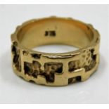 A heavy gauge 9ct gold band size R/S 8.1g