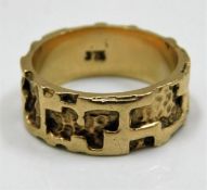 A heavy gauge 9ct gold band size R/S 8.1g