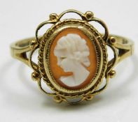 A 9ct gold ring set with cameo size T 3.4g