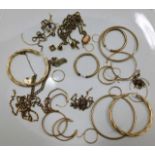 A quantity of 9ct gold & yellow metal items, test