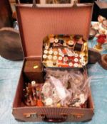 A cased quantity of sewing items & threads