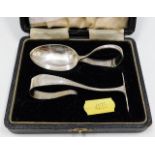 A cased baby feeding set approx. 31.2g