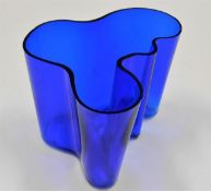 A retro Alvar Aalto glass vase 528/1996, 6.375in t