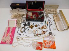 A quantity of mixed costume jewellery items