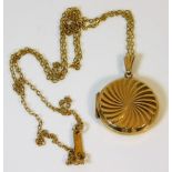 A 9ct gold chain & locket 5.1g