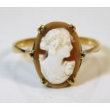 A 9ct gold cameo ring 1.9g size Q