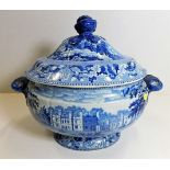A large lidded tureen, crack to one side 14in wide